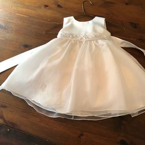 Flower girl dress worn once 18 months.